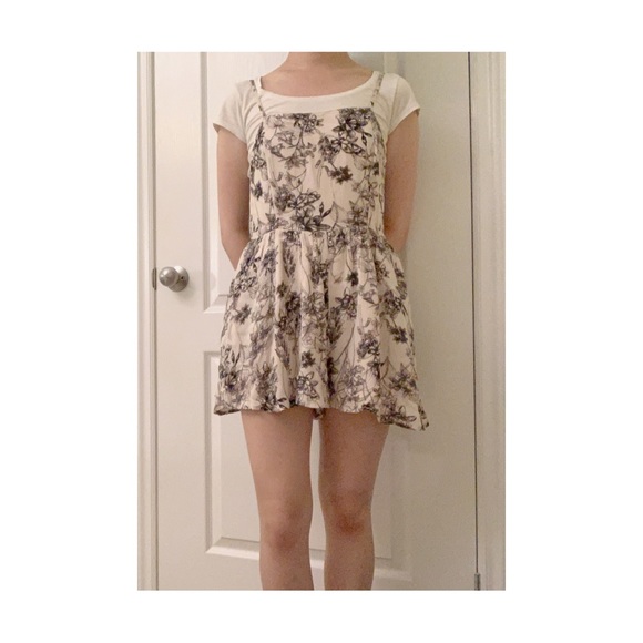 Urban Outfitters floral print romper - Picture 3 of 3